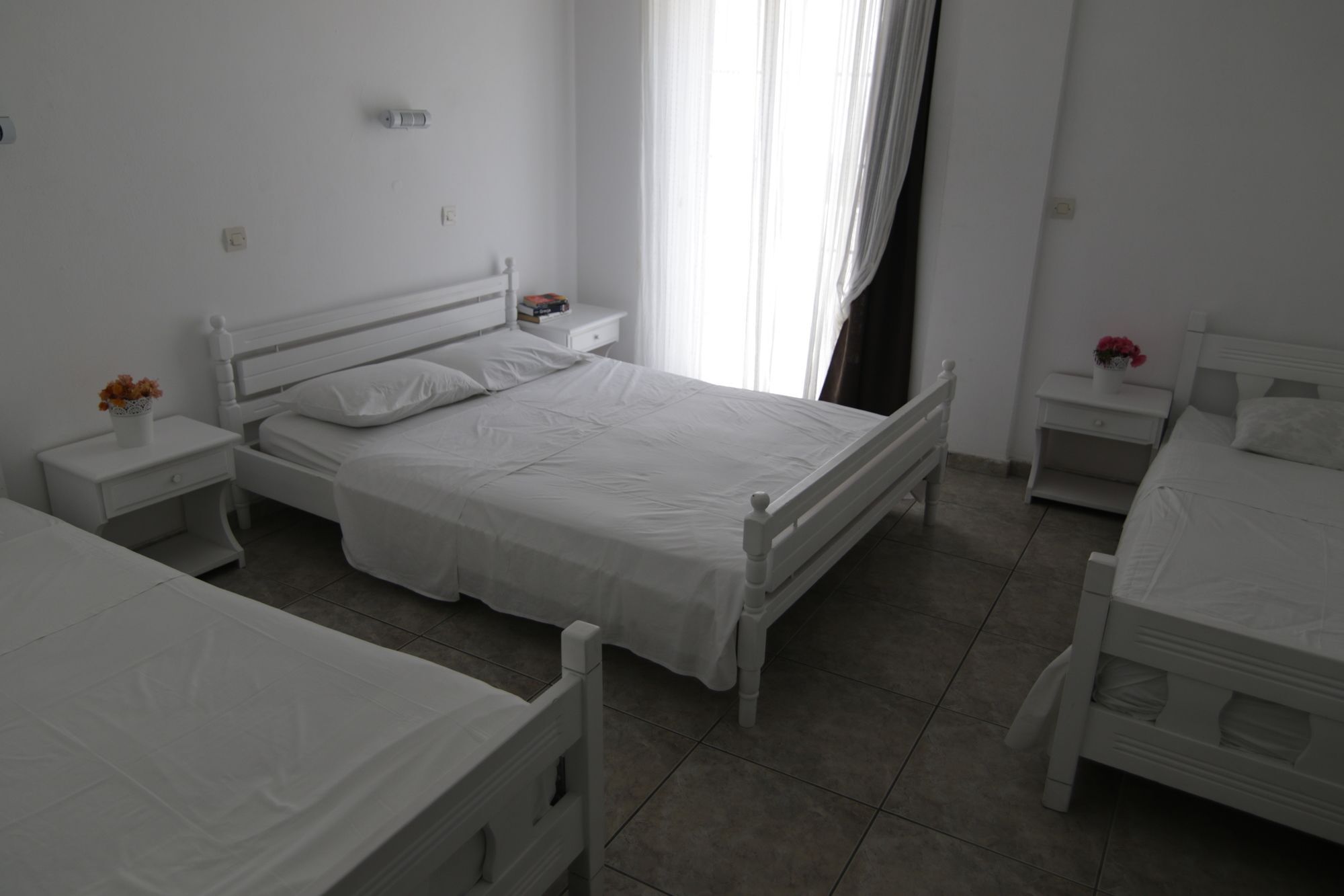 Armadoros Hotel / Ios Backpackers Exterior photo